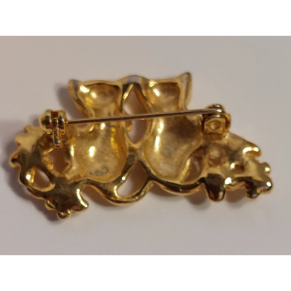 Two Cats Feline & Flowers Gold Tone Enamel & Austrian Crystal Jeweled Pin Brooch